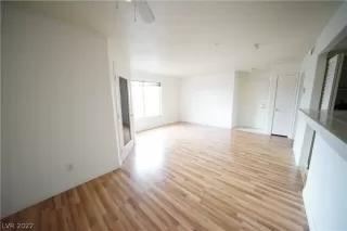 Photo #5: 2414301 Listing 