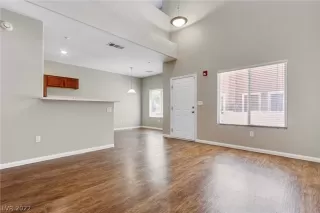 Photo #3: 2414323 Listing