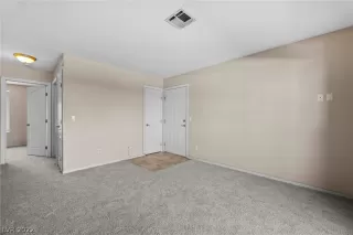 Photo #5: 2414352 Listing