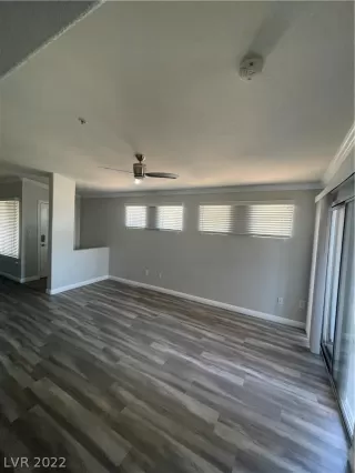 Photo #5: 2414379 Listing 