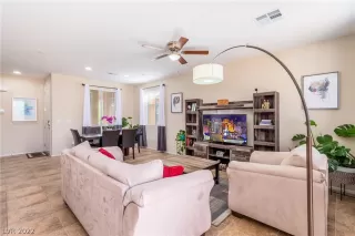 Photo #4: 2414385 Listing 