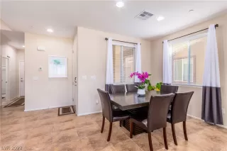 Photo #5: 2414385 Listing 