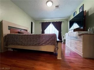 Photo #5: 2414421 Listing