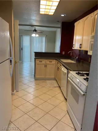 Photo #4: 2414427 Listing 