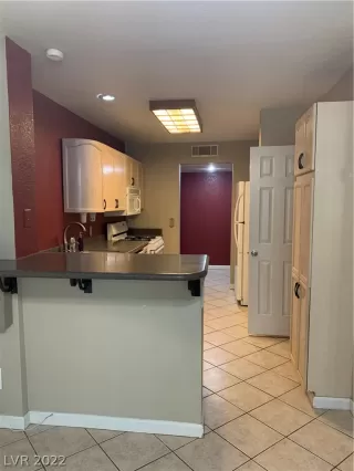 Photo #5: 2414427 Listing 