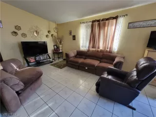 Photo #2: 2414439 Listing