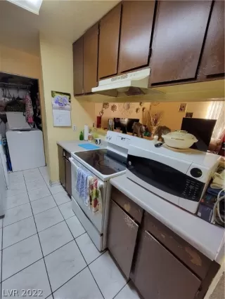 Photo #5: 2414439 Listing