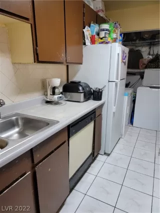 Photo #6: 2414439 Listing