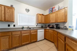 Photo #4: 2414460 Listing