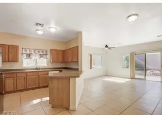 Photo #5: 2414460 Listing