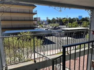 Photo #4: 2414501 Listing 