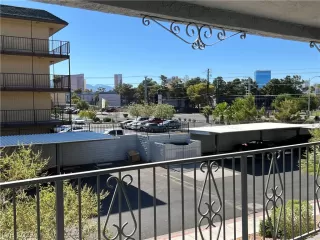 Photo #5: 2414501 Listing 