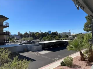 Photo #6: 2414501 Listing 