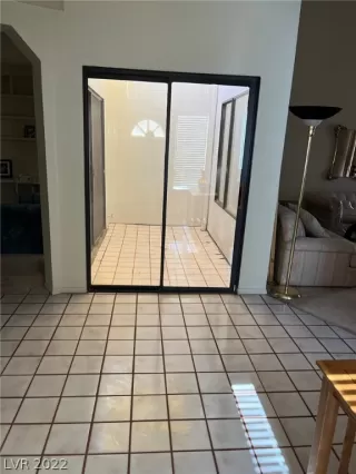 Photo #5: 2414502 Listing 