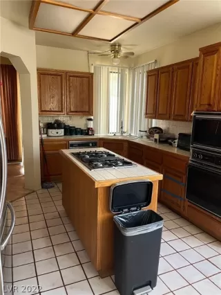 Photo #6: 2414502 Listing 