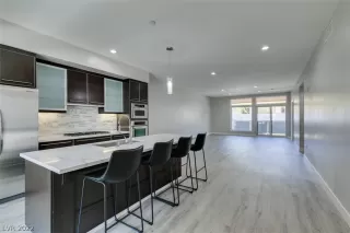 Photo #4: 2414515 Listing