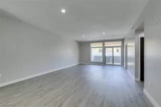 Photo #5: 2414515 Listing