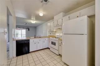 Photo #5: 2414566 Listing