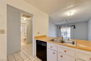 Photo #6: 2414566 Listing