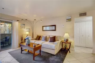 Photo #4: 2414612 Listing 