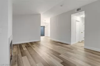 Photo #3: 2414663 Listing