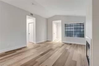 Photo #4: 2414663 Listing