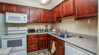 Photo #6: 2414671 Listing