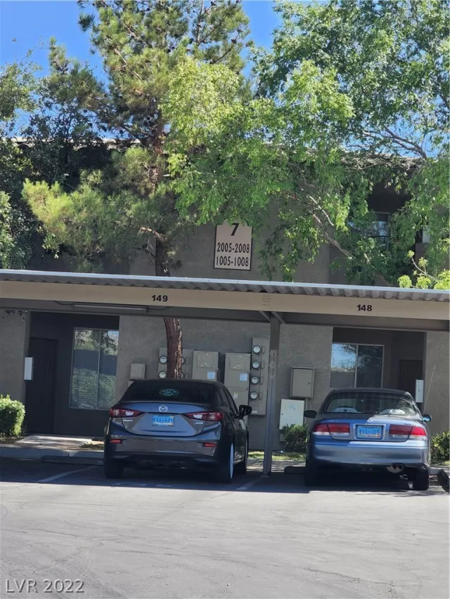 MLS: 2414682 Condo For Sale