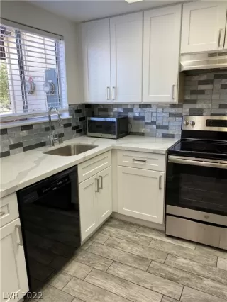 Photo #1: 2414683 Listing