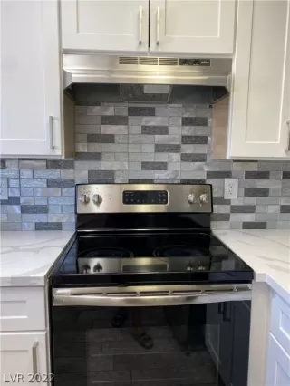 Photo #5: 2414683 Listing