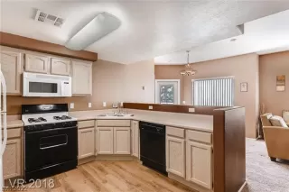 Photo #5: 2414688 Listing 