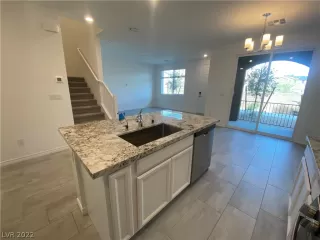 Photo #3: 2414694 Listing