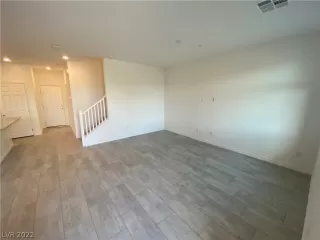 Photo #4: 2414694 Listing