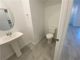 Photo #5: 2414694 Listing