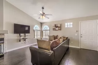 Photo #3: 2414717 Listing 