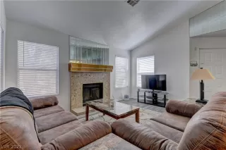 Photo #4: 2414752 Listing