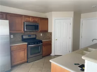 Photo #2: 2414757 Listing 