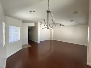 Photo #5: 2414757 Listing 