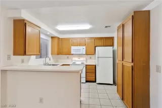 Photo #4: 2414777 Listing