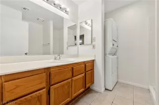 Photo #5: 2414777 Listing