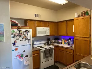 Photo #2: 2414838 Listing