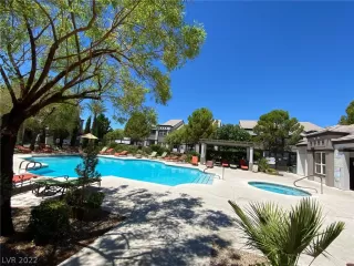 Photo #5: 2414838 Listing