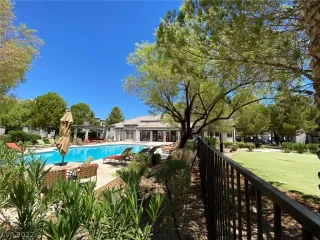 Photo #6: 2414838 Listing