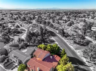 Photo #2: 2414850 Listing