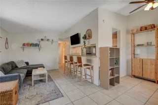 Photo #3: 2414881 Listing