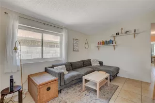 Photo #4: 2414881 Listing