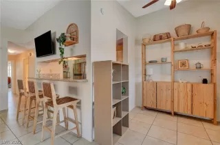 Photo #5: 2414881 Listing