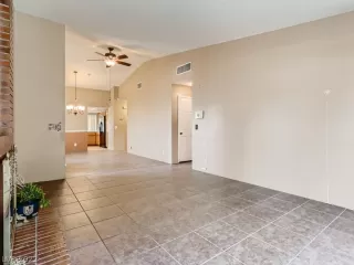 Photo #5: 2414892 Listing 