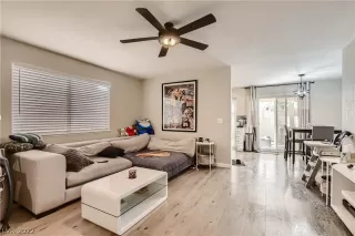 Photo #3: 2414944 Listing