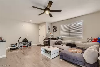 Photo #4: 2414944 Listing